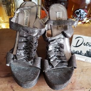 Steve madden size 8 wedge sandals metallic grey